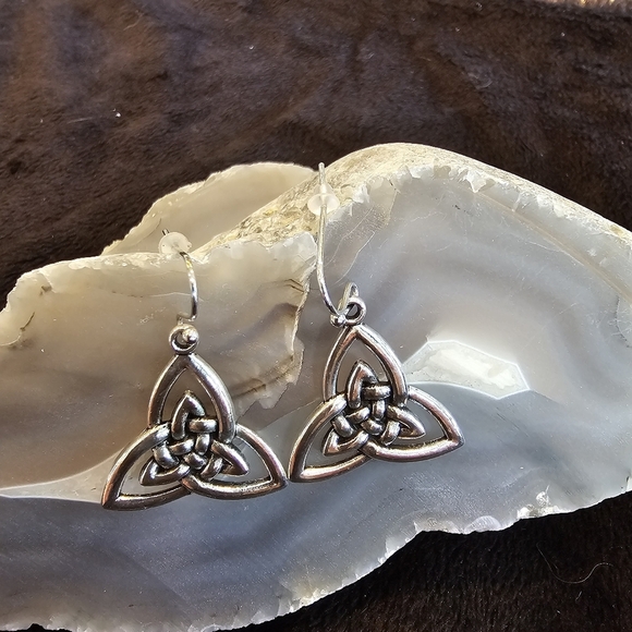 💥4 for $25💥 Silvertone Celtic Trinity Knot Drop Earrings - Picture 2 of 7
